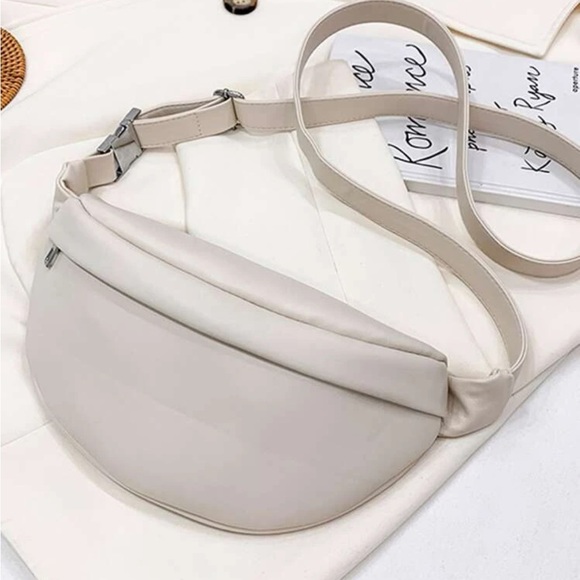 Minimalist fanny pack vegan leather Crossbody bag - Picture 12 of 16